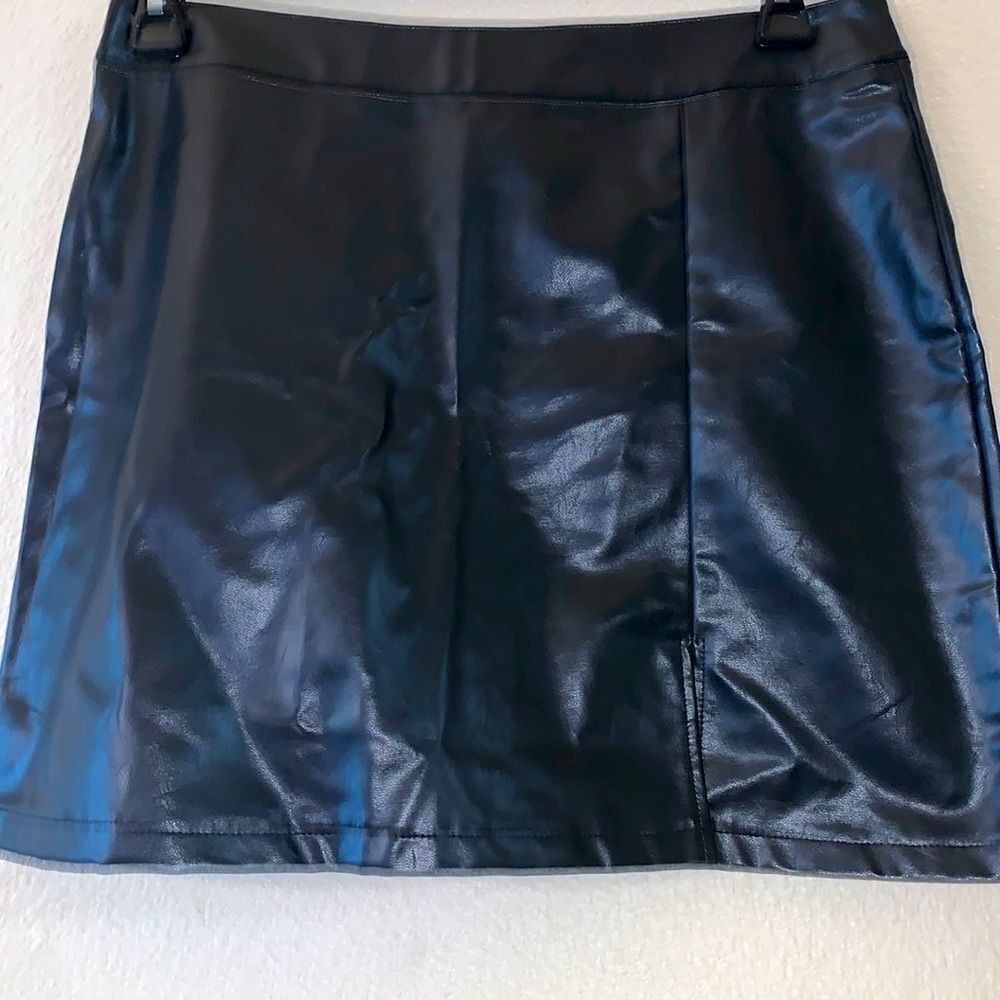 SHEIN faux leather miniskirt with split size L in black